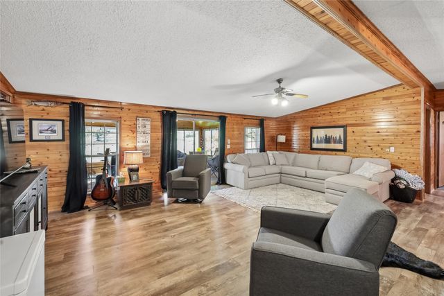 104 North Drive, Montezuma, IA 50171