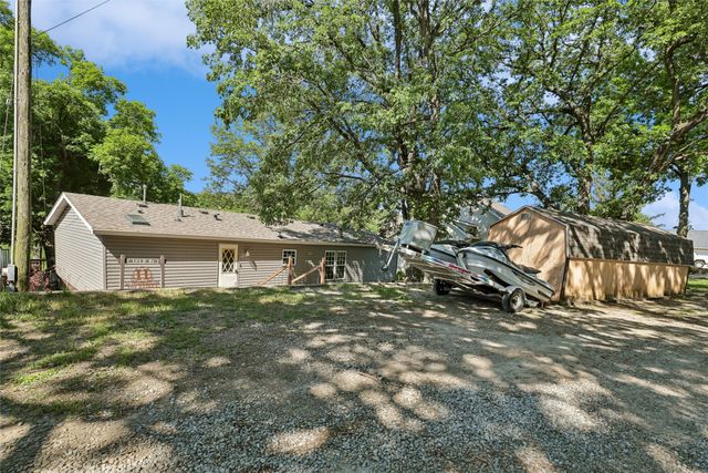 104 North Drive, Montezuma, IA 50171
