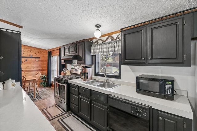 104 North Drive, Montezuma, IA 50171
