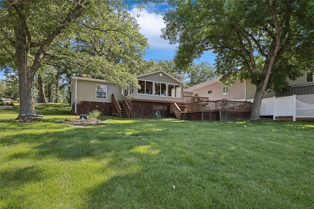 104 North Drive, Montezuma, IA 50171