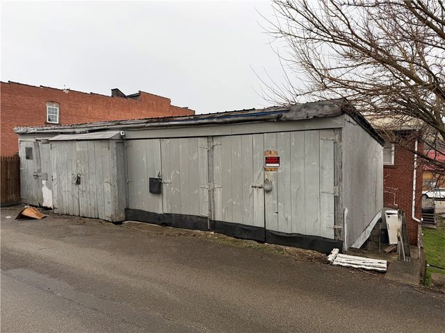 759 Mckean Ave, Donora, PA 15033