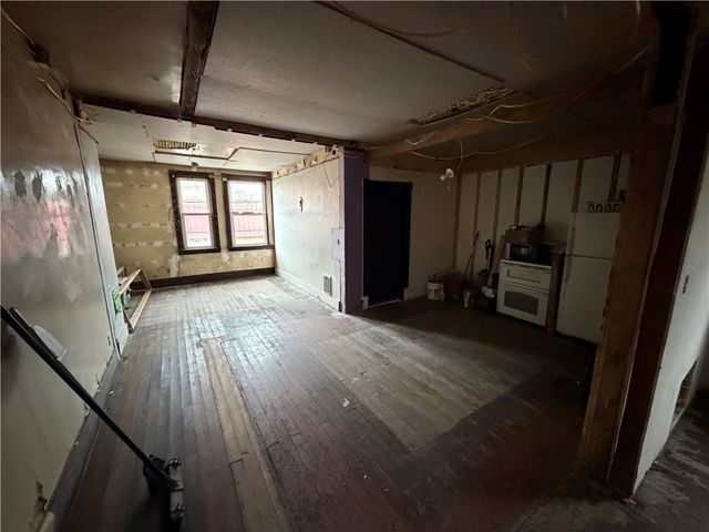 759 Mckean Ave, Donora, PA 15033