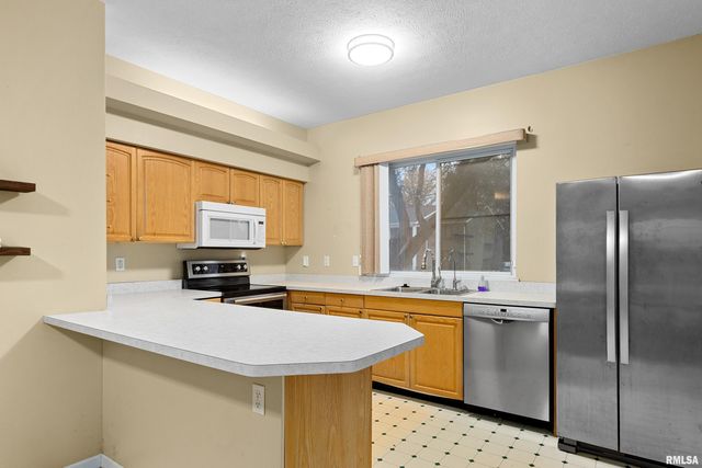 3510 N Kingston Dr Apt 5, Peoria, IL 61604