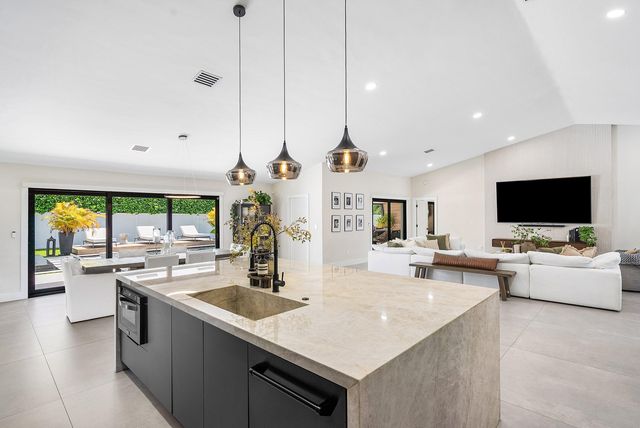 926 SW 35th Court, Boynton Beach, FL 33435