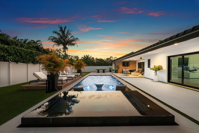 926 SW 35th Court, Boynton Beach, FL 33435