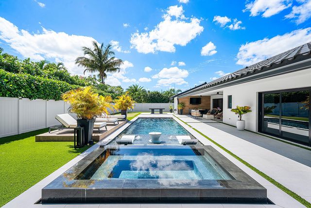 926 SW 35th Court, Boynton Beach, FL 33435