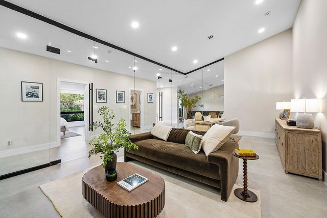 926 SW 35th Court, Boynton Beach, FL 33435