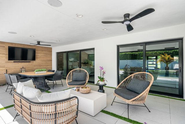 926 SW 35th Court, Boynton Beach, FL 33435