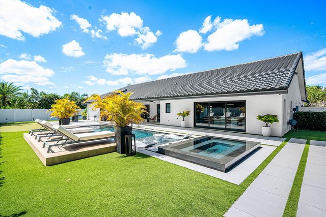 926 SW 35th Court, Boynton Beach, FL 33435