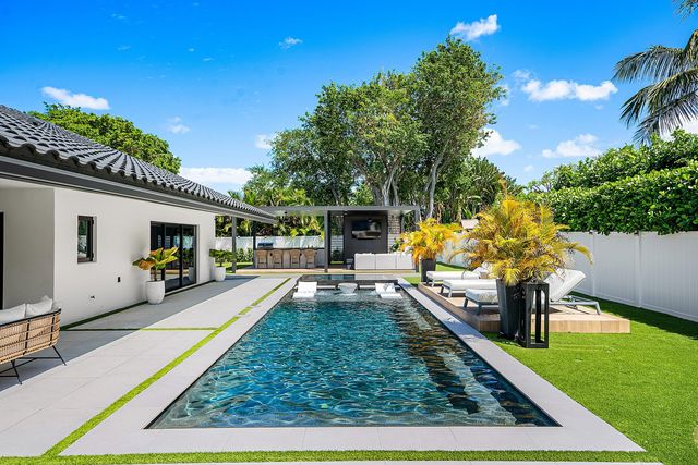 926 SW 35th Court, Boynton Beach, FL 33435