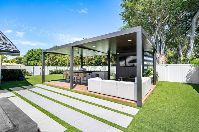 926 SW 35th Court, Boynton Beach, FL 33435