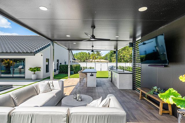 926 SW 35th Court, Boynton Beach, FL 33435