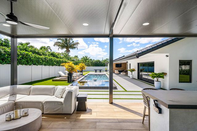 926 SW 35th Court, Boynton Beach, FL 33435