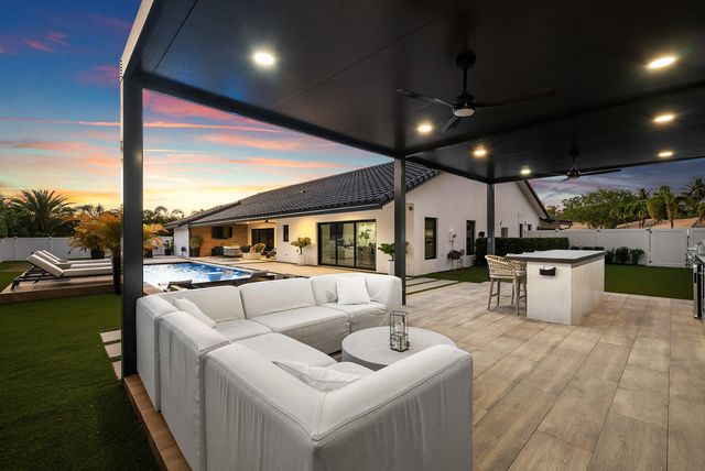 926 SW 35th Court, Boynton Beach, FL 33435