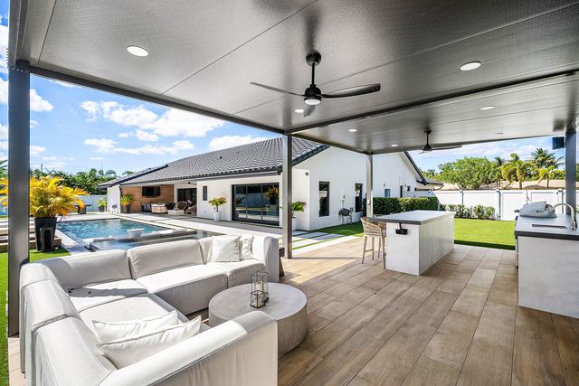 926 SW 35th Court, Boynton Beach, FL 33435