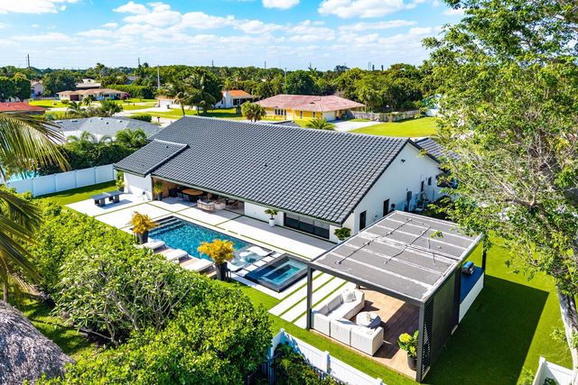 926 SW 35th Court, Boynton Beach, FL 33435