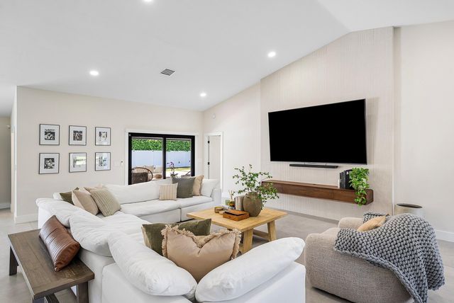 926 SW 35th Court, Boynton Beach, FL 33435