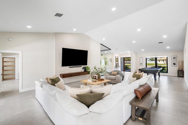 926 SW 35th Court, Boynton Beach, FL 33435