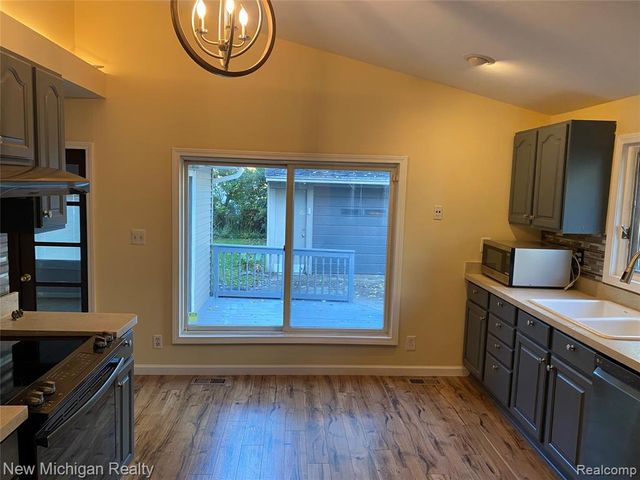 3262 Edgemere Street, Commerce Twp, MI 48382
