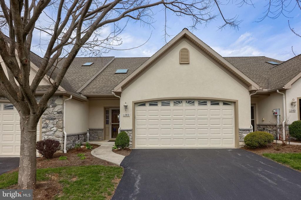 1343 FIELDSTONE DR, Mount Joy, PA 17552