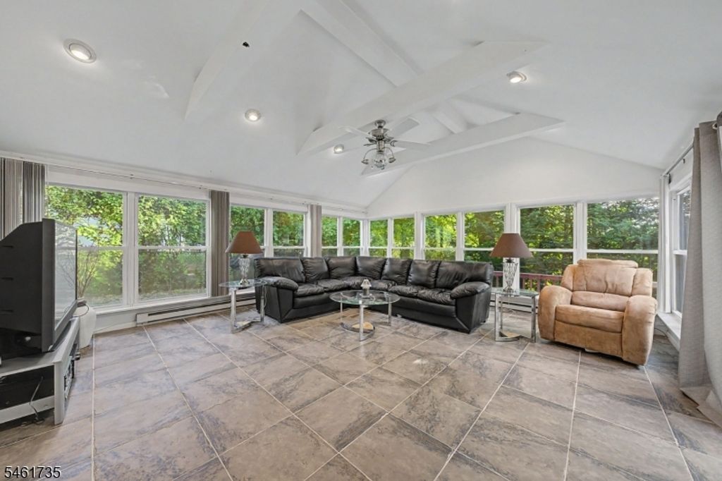 41 Charwalt Dr, Hawthorne Boro, NJ 07506 — exterior
