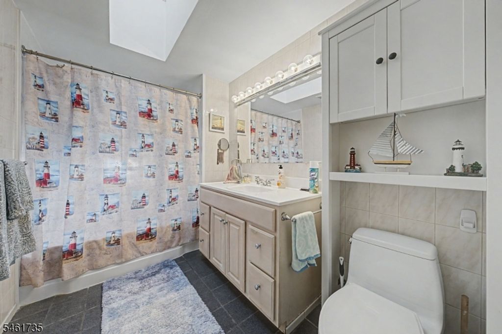 41 Charwalt Dr, Hawthorne Boro, NJ 07506 — photo 5