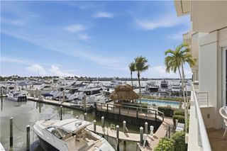 909 10th ST S 201, Naples, FL 34102