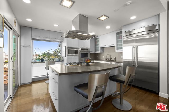 907 Lincoln Boulevard PH 302, Santa Monica, CA 90403