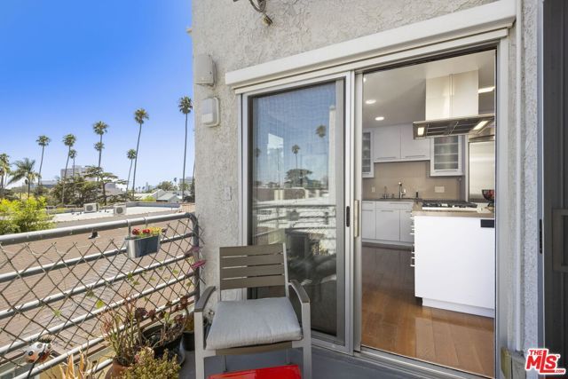 907 Lincoln Boulevard PH 302, Santa Monica, CA 90403
