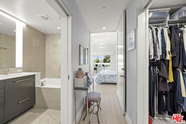 907 Lincoln Boulevard PH 302, Santa Monica, CA 90403