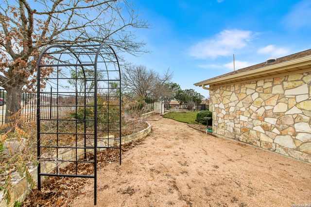 1130 Crossbow, Canyon Lake, TX 78133