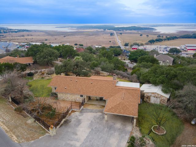 1130 Crossbow, Canyon Lake, TX 78133