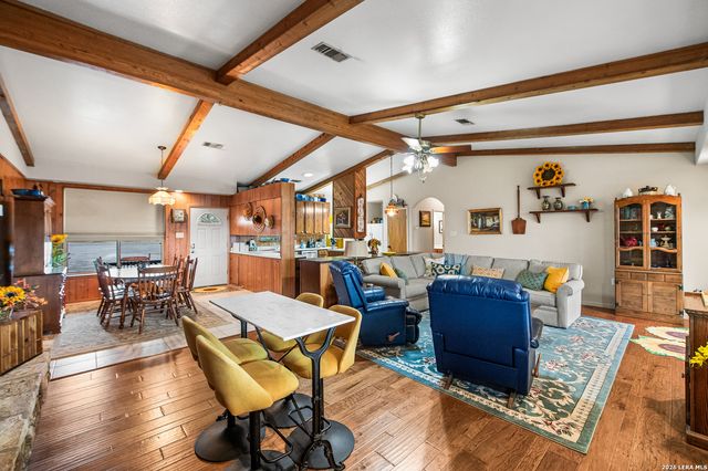 1130 Crossbow, Canyon Lake, TX 78133