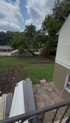 165 W Walnut St, Erin, TN 37061