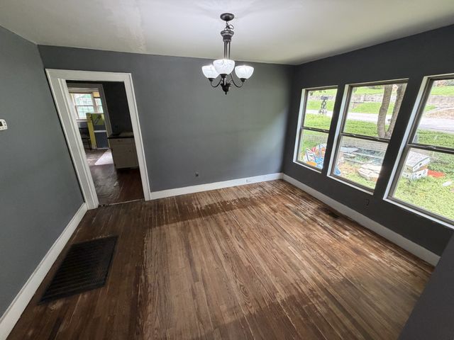 165 W Walnut St, Erin, TN 37061