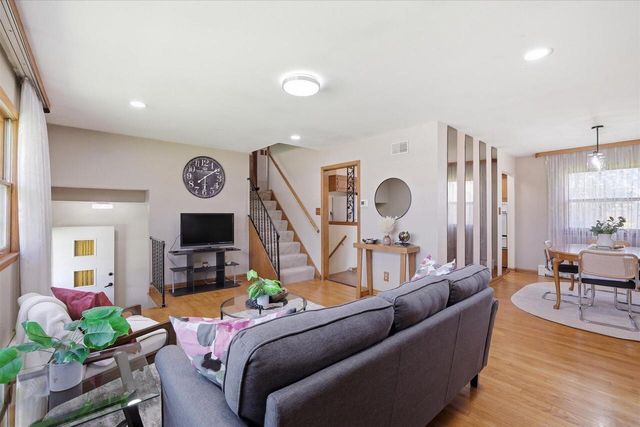6009 Oriole LANE, Greendale, WI 53129