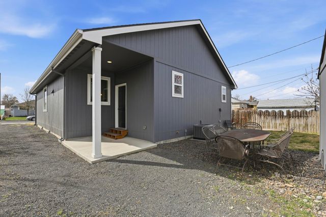 1227 E Walton Ave, Spokane, WA 99207