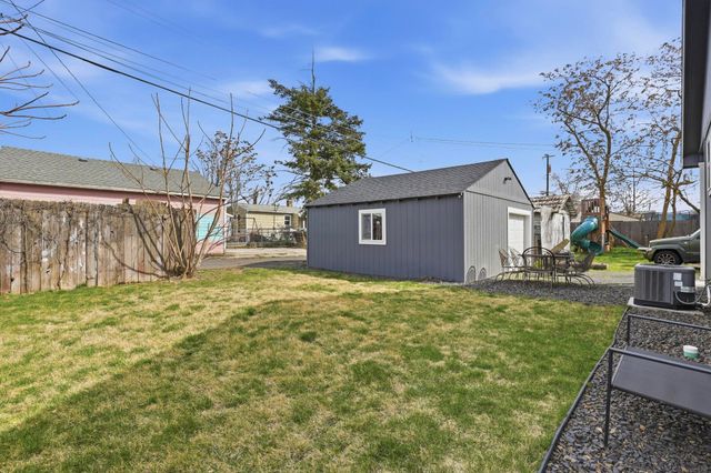 1227 E Walton Ave, Spokane, WA 99207