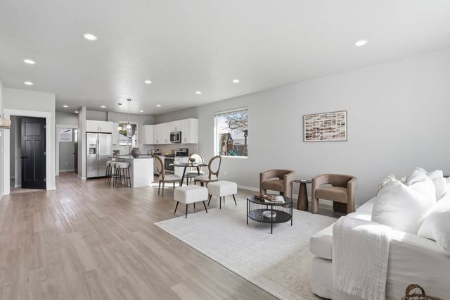 1227 E Walton Ave, Spokane, WA 99207