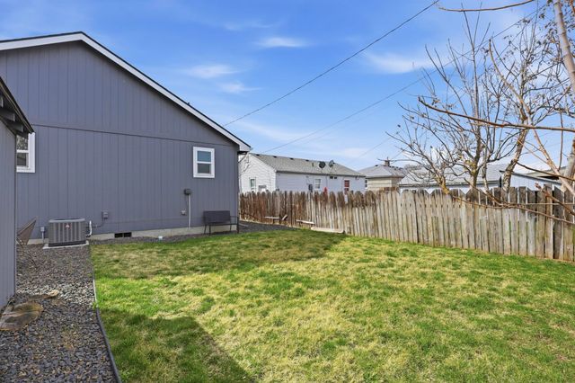 1227 E Walton Ave, Spokane, WA 99207