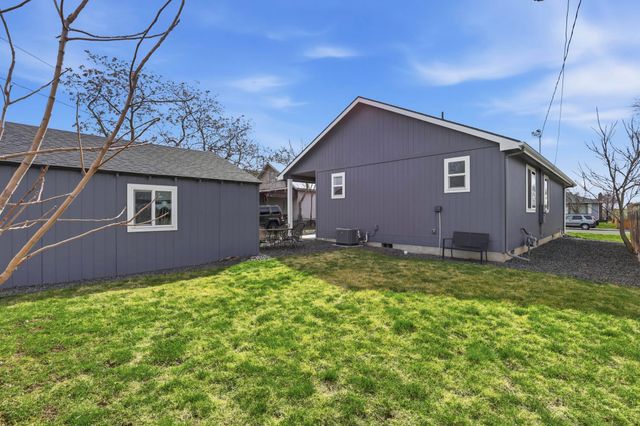 1227 E Walton Ave, Spokane, WA 99207