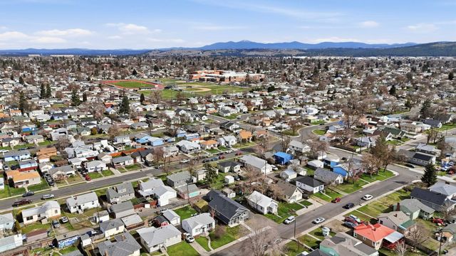 1227 E Walton Ave, Spokane, WA 99207