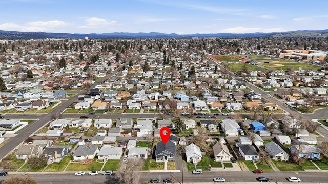 1227 E Walton Ave, Spokane, WA 99207