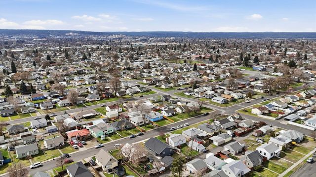 1227 E Walton Ave, Spokane, WA 99207