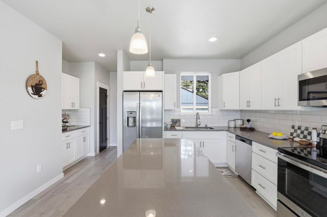 1227 E Walton Ave, Spokane, WA 99207