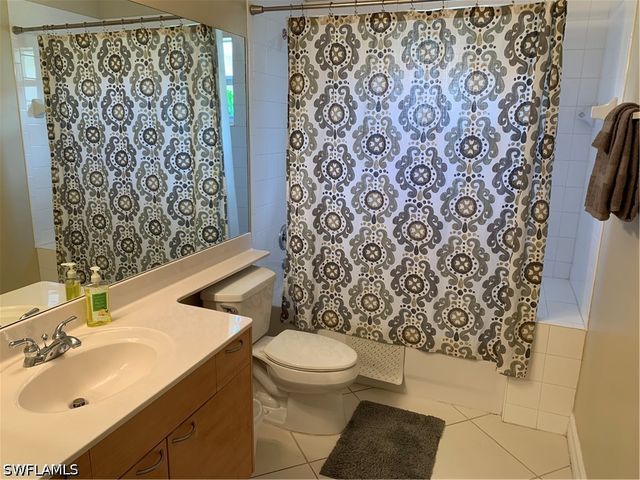 8133 Chancel CT 64-1, Naples, FL 34104