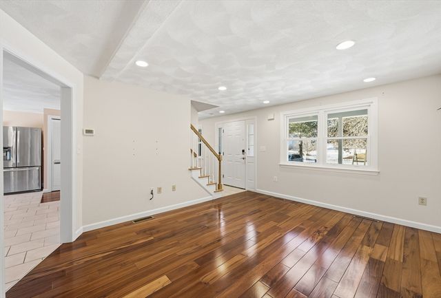 42 Wildcrest Ave, Billerica, MA 01821