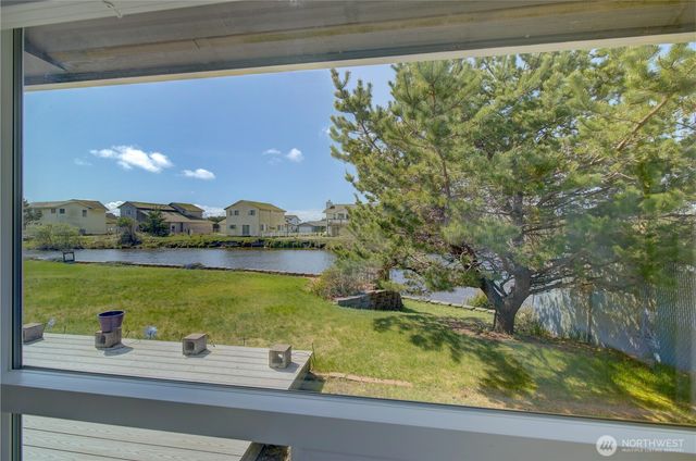 34807 H Place, Ocean Park, WA 98640