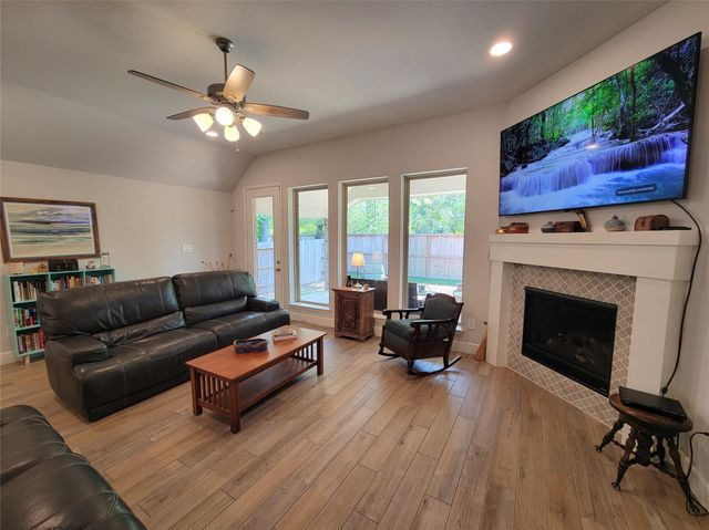 985 Cortez Creek Drive, Conroe, TX 77304