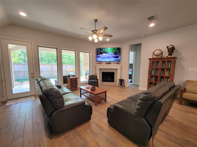 985 Cortez Creek Drive, Conroe, TX 77304